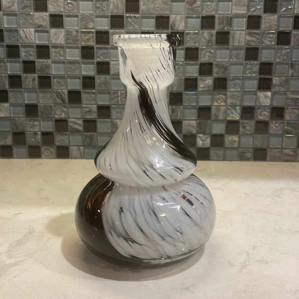 Murano Mid Century Modern 9”x5” Swirl Vase Excellent Condition